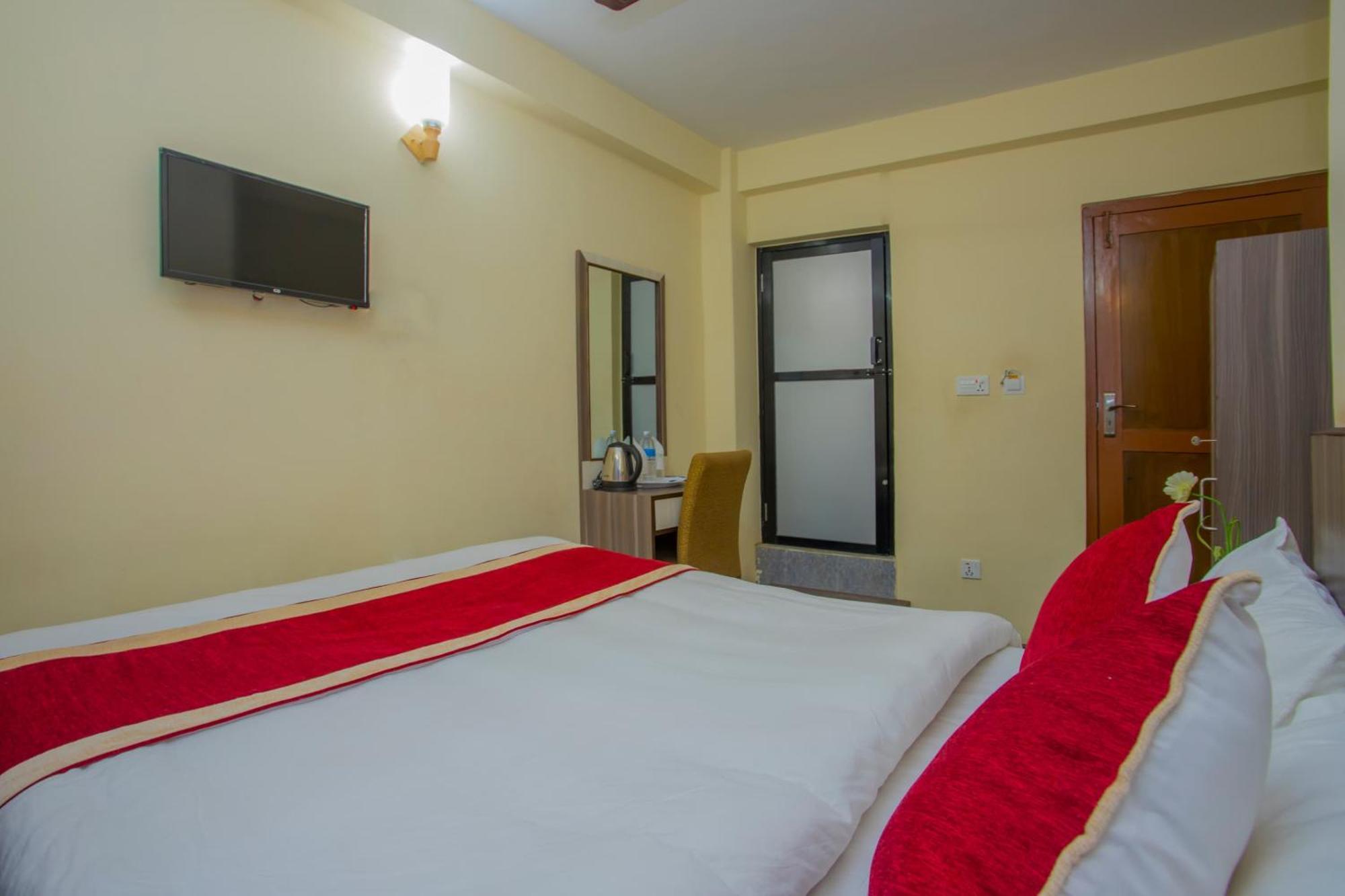 Oyo 297 Hotel Aayam Kathmandu Exterior photo