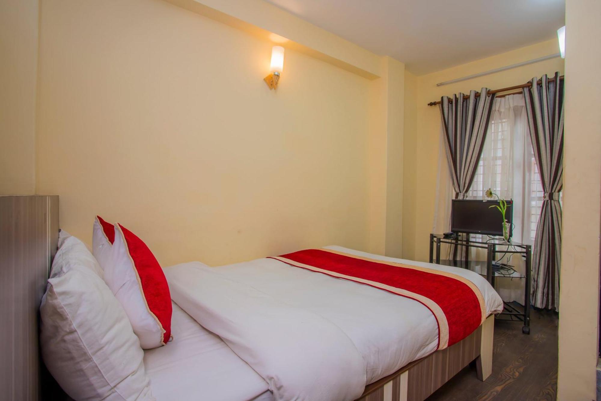 Oyo 297 Hotel Aayam Kathmandu Exterior photo