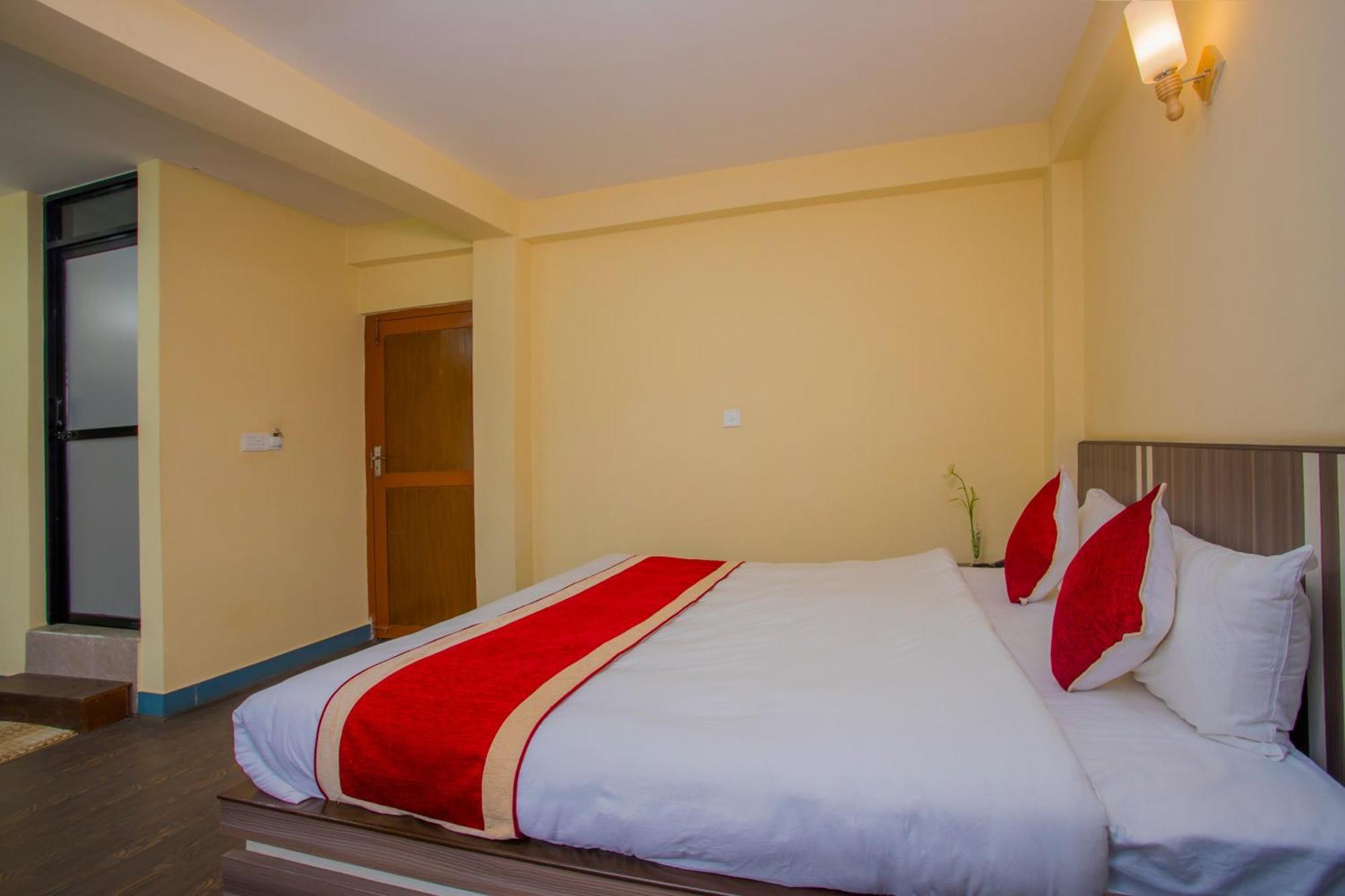 Oyo 297 Hotel Aayam Kathmandu Exterior photo